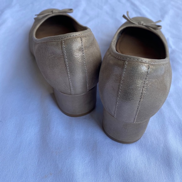 Clarks Artisan Gold Suede Bow Block Heel 9.5 - Picture 4 of 8